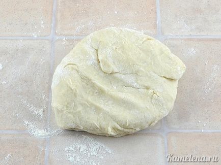 Sült csirke pogácsákat és a sajt (pogácsákat) Sült csirke piték és sajttal