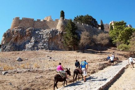 Acropole din Lindos pe insula Rhodos