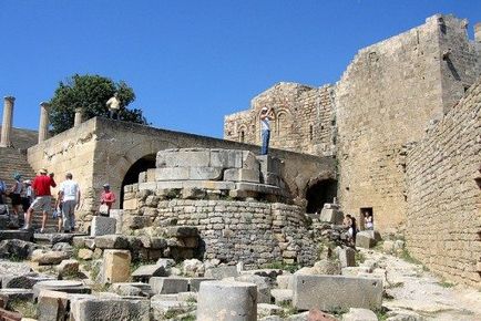 Acropole din Lindos pe insula Rhodos