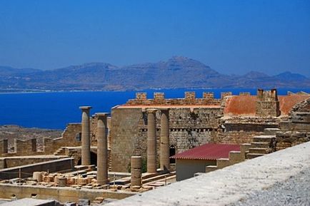 Acropole din Lindos pe insula Rhodos