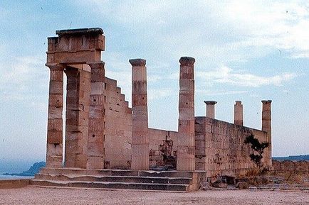 Acropole din Lindos pe insula Rhodos