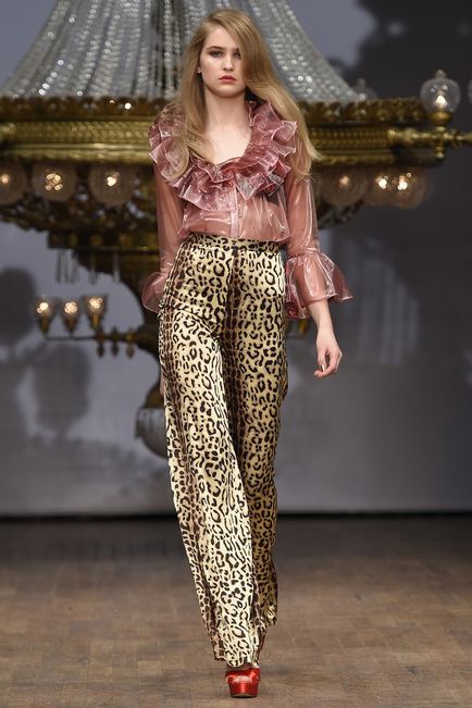 Pantaloni cu imprimare pentru femei, floral, camuflaj, geometric și leopard, cu ce să poarte