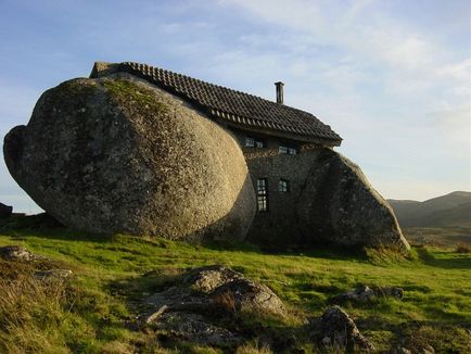 Casa pe o stâncă