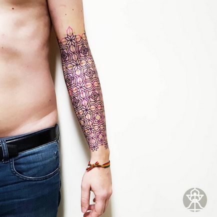 Geometric tatuaj brian gomes pe motive de desene pe corpurile popoarelor tribale din Amazon