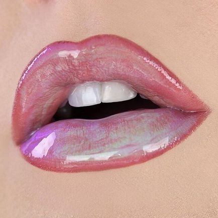 Buzele holografice reprezintă o nouă tendință de frumusețe pe care toată lumea o va plăcea