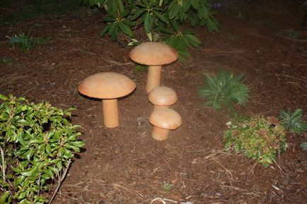 Gombák beton termékek a kertben
