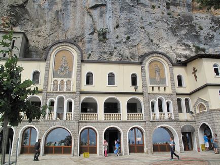 Як дістатися до монастиря острог в Чорногорії, подорожуємо з посмішкою