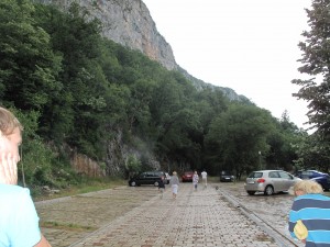 Как да стигнем до манастира Острог в Черна гора, пътуват с усмивка