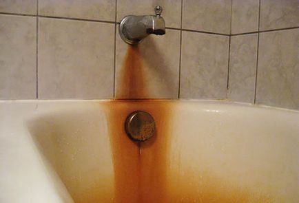 Hogyan fehéríti a fürdő otthon, tisztítsa meg a rozsda és vízkő eltávolítására