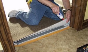 Cum să puneți linoleumul pe podeaua din lemn și din beton