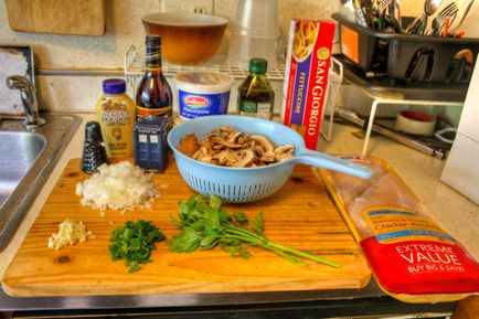 Cum să gătești fettuccine cu pui și ciuperci în sosul de smântână