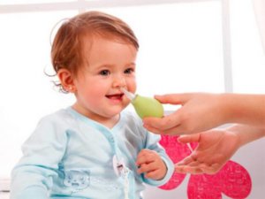 Як промити ніс немовляті підготовка і процедура промивання