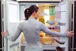 Cum să eliminați mirosul în metodele frigorifice eficiente