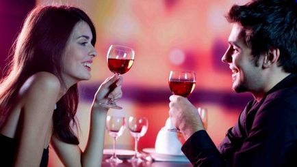 Hogyan viselkednek egy romantikus vacsora két