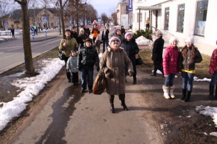 Cum să salvezi o pisică dintr-un copac în Estonia (20 fotografii video)