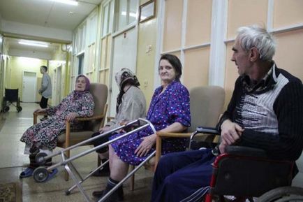 Як живуть люди похилого віку в лікарні сестринського догляду