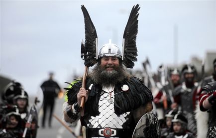 Războinici războinici în căști cu coarne sau ceea ce erau de fapt Vikingi