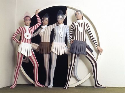 Cele mai bune costume de la fotografia lui Pierre Cardin