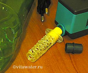 Маленький акваріум - джерело на письмовому столі