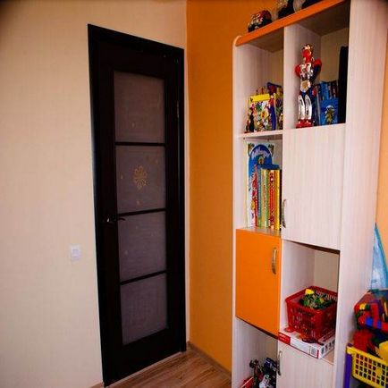 Міжкімнатні двері кольору венге в інтер'єрі - поєднання з підлогою і шпалерами фото - my life