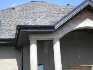 Монтаж г-подібної даху з фронтонами різної ширини, ремонт і обробка своїми руками