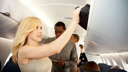 Este posibil să aveți în avion un uscător de păr în bagajele de mână