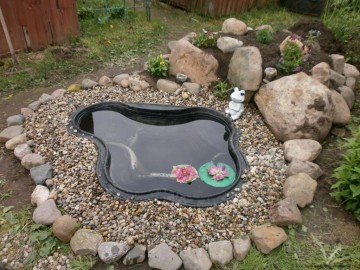 Nu arunca baia veche! Se poate transforma cu ușurință într-un iaz artificial în grădina dvs.
