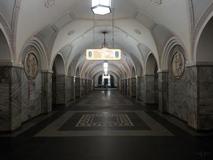 Ніч що відбувається в московському метрополітені, коли він закривається