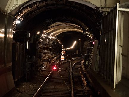 Ніч що відбувається в московському метрополітені, коли він закривається