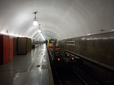 Ніч що відбувається в московському метрополітені, коли він закривається