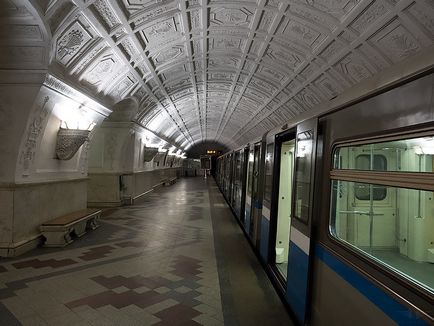 Noaptea care se întâmplă în metroul din Moscova când se închide