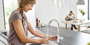 Egy új gyűjteménye tervező konyha csaptelepek GROHE (SilkMove®) Egy új gyűjteménye tervező konyha csaptelepek GROHE