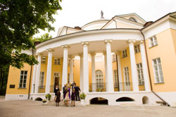 Înregistrarea oficială de ieșire a căsătoriei în palatul secolului XIX din Lublino