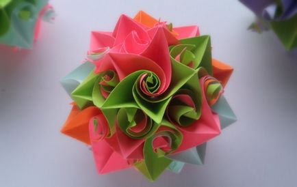 Origami Kusudama face o minge magică acasă de pe hârtie