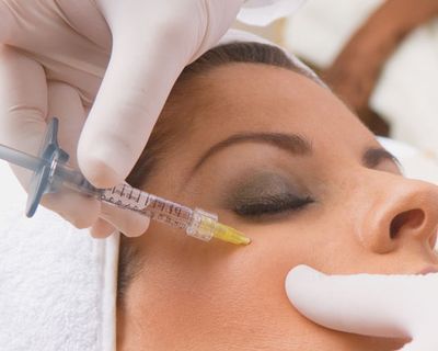 Terapia cu ozon pentru procedurile de acnee beneficiază de metode de conducere