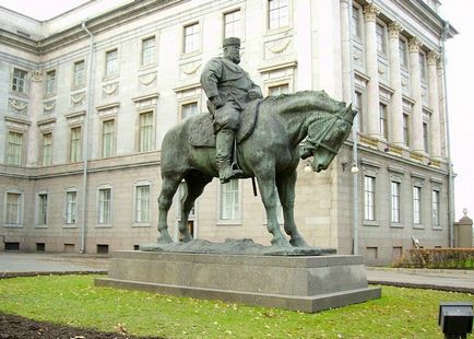 Monumentul lui Alexander 3 în Sankt Petersburg, monumentele din Sankt Petersburg