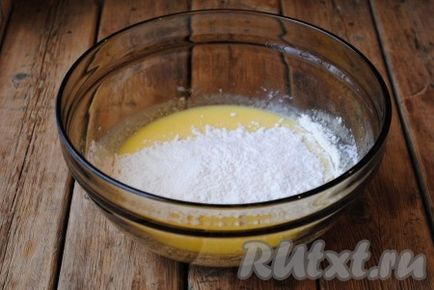 Пишні оладки на йогурті - рецепт з фото
