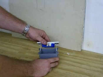 Kapcsolja be a fali konnektorba egy titkos biztonságos saját kezűleg