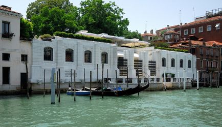 Înotând gondola 11 locuri de venice pentru a călători cu copii