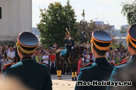 Divorțul gardianului din Kremlin - ceremonia divorțului de pază pe piața din Catedrala din Kremlin - fotografii și