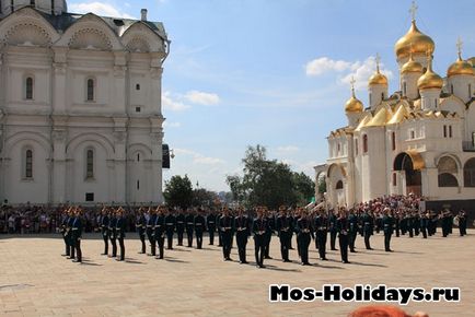 Divorțul gardianului din Kremlin - ceremonia divorțului de pază pe piața din Catedrala din Kremlin - fotografii și