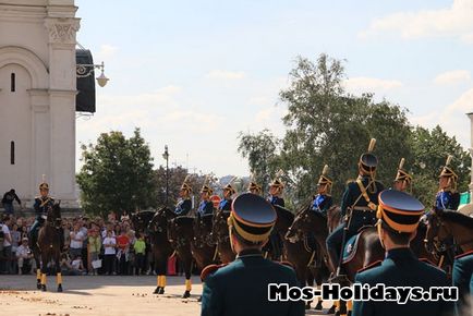 Divorțul gardianului din Kremlin - ceremonia divorțului de pază pe piața din Catedrala din Kremlin - fotografii și