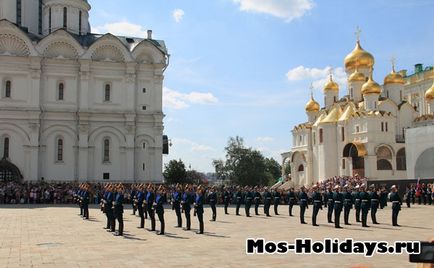 Розлучення варти в кремлі - церемонія розлучення караулів на соборній площі в кремлі - фотографії і