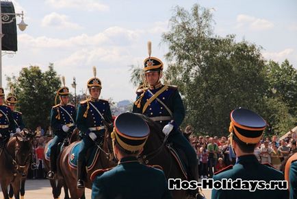 Розлучення варти в кремлі - церемонія розлучення караулів на соборній площі в кремлі - фотографії і