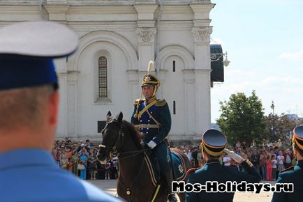 Divorțul gardianului din Kremlin - ceremonia divorțului de pază pe piața din Catedrala din Kremlin - fotografii și