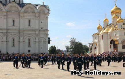 Divorțul gardianului din Kremlin - ceremonia divorțului de pază pe piața din Catedrala din Kremlin - fotografii și