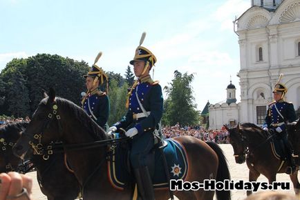 Divorțul gardianului din Kremlin - ceremonia divorțului de pază pe piața din Catedrala din Kremlin - fotografii și