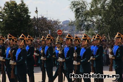 Divorțul gardianului din Kremlin - ceremonia divorțului de pază pe piața din Catedrala din Kremlin - fotografii și