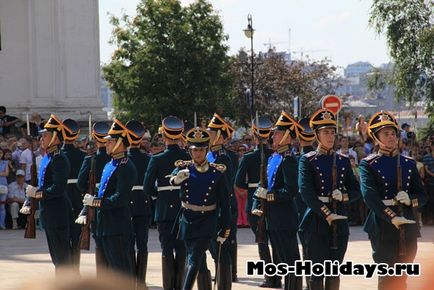 Divorțul gardianului din Kremlin - ceremonia divorțului de pază pe piața din Catedrala din Kremlin - fotografii și