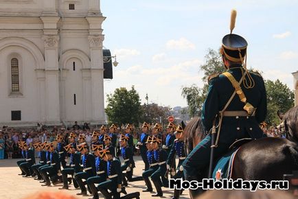 Розлучення варти в кремлі - церемонія розлучення караулів на соборній площі в кремлі - фотографії і